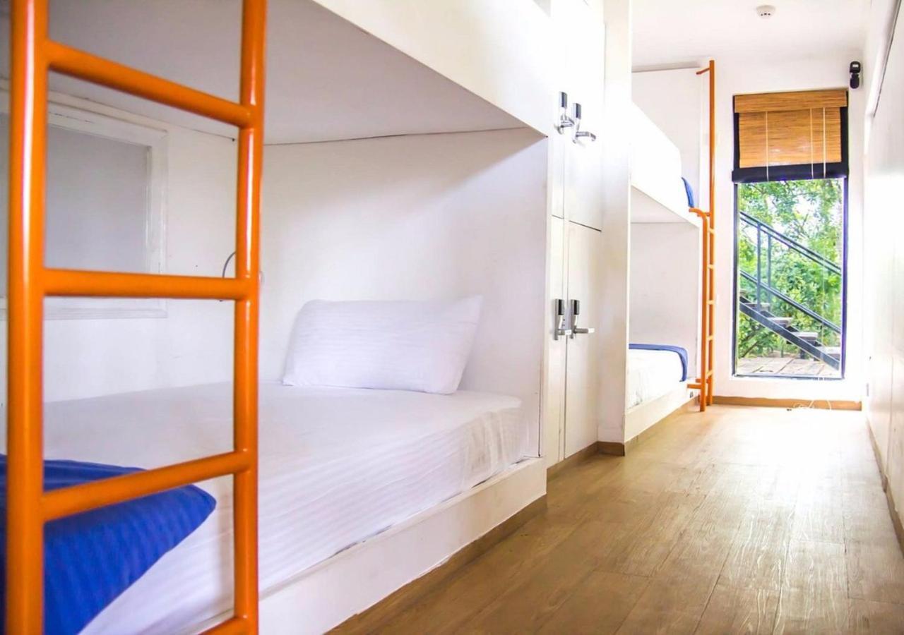 Traveler'S Haven Hostel At Colombo Intl Airport Katunayake Exterior photo