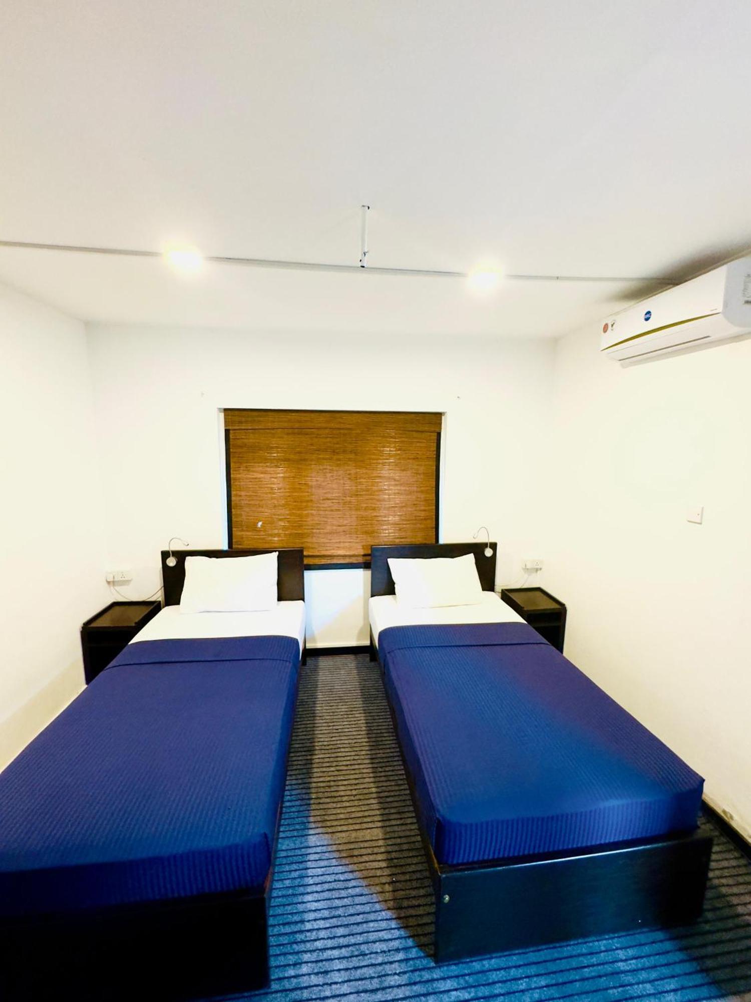 Traveler'S Haven Hostel At Colombo Intl Airport Katunayake Exterior photo