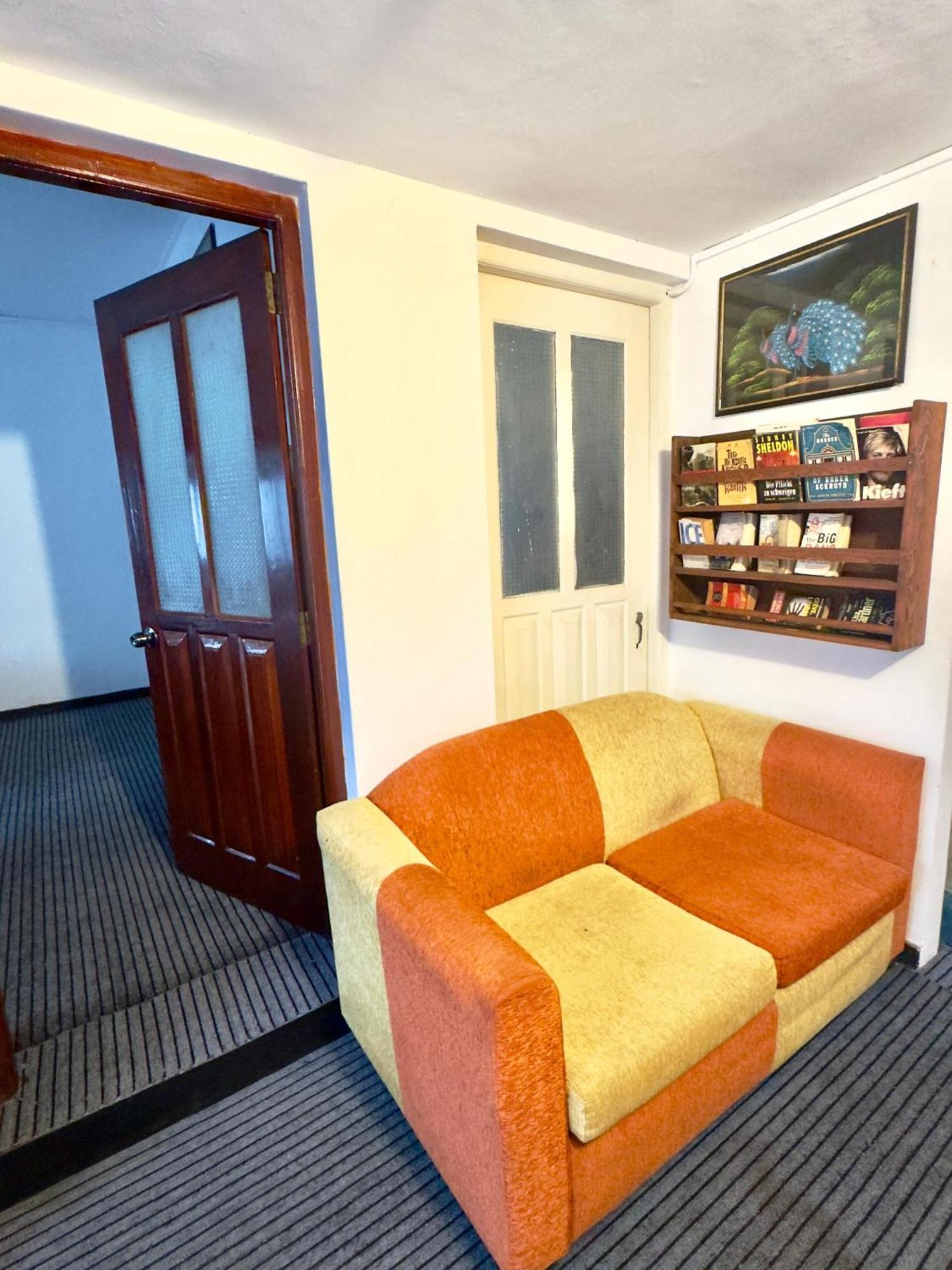 Traveler'S Haven Hostel At Colombo Intl Airport Katunayake Exterior photo